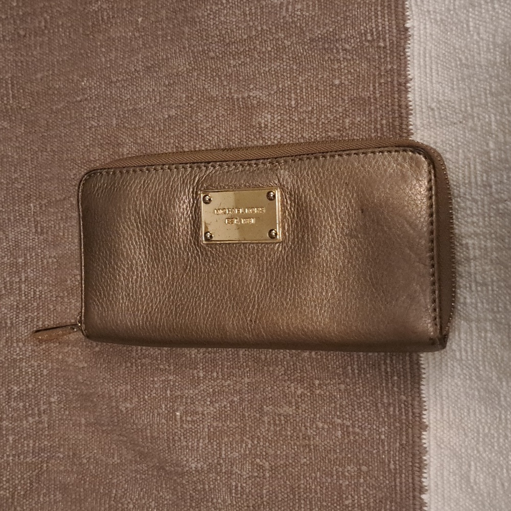 Michael kors wallet